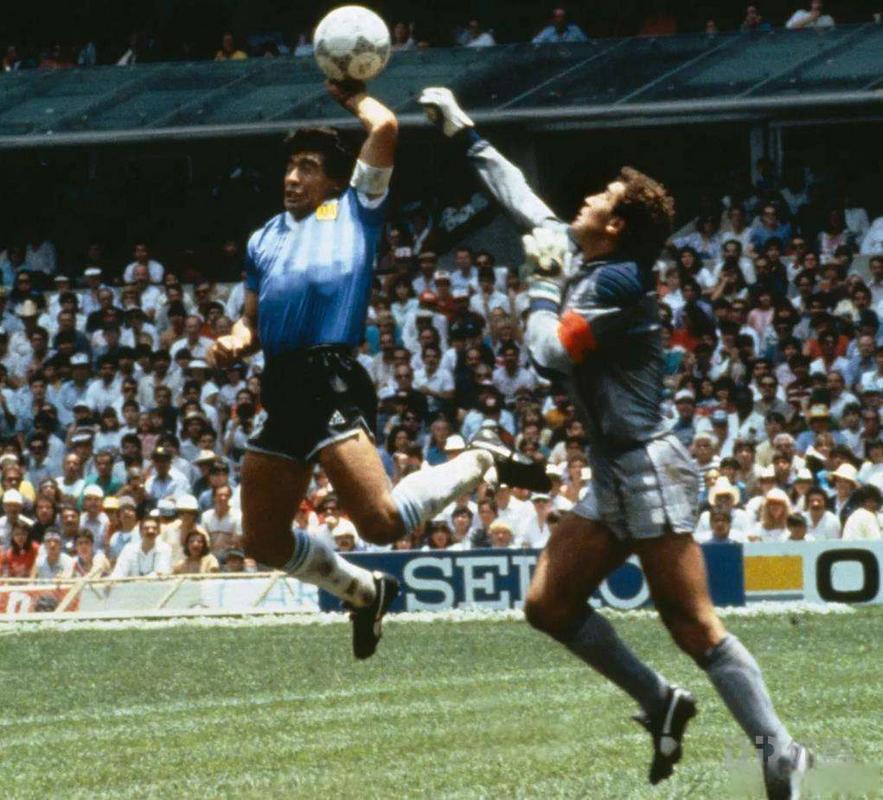 足球的上帝之手是什么意思，足球“上帝之手”