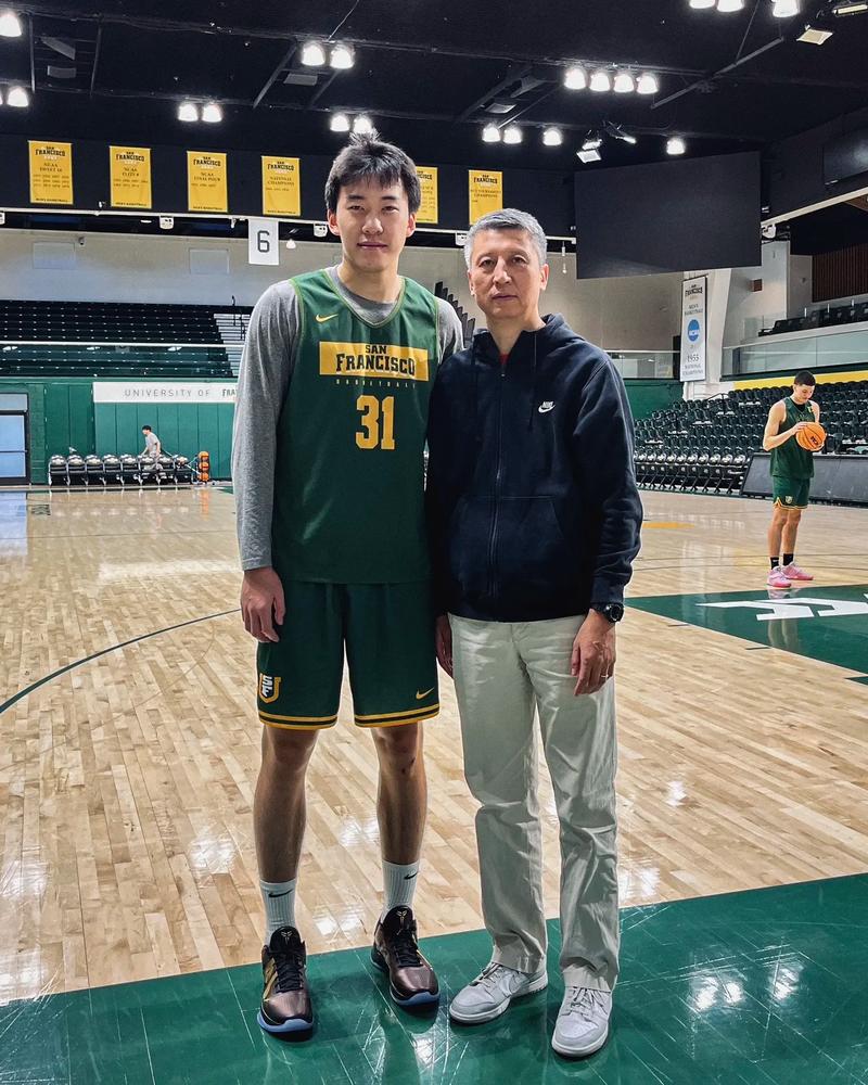 郭艾伦郭士强啥关系，郭艾伦跟郭士强？