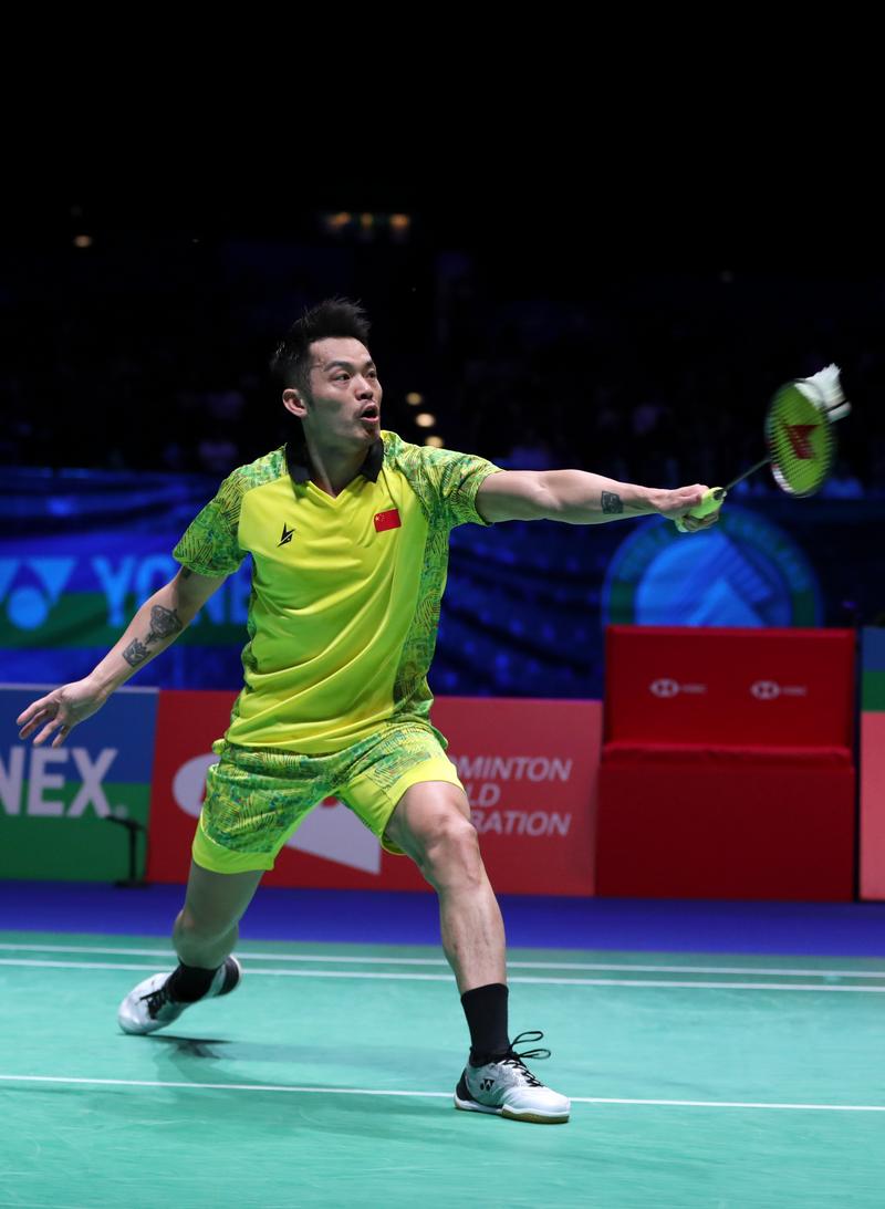 羽毛球冠军林丹拉二胡，林丹羽毛球短视频