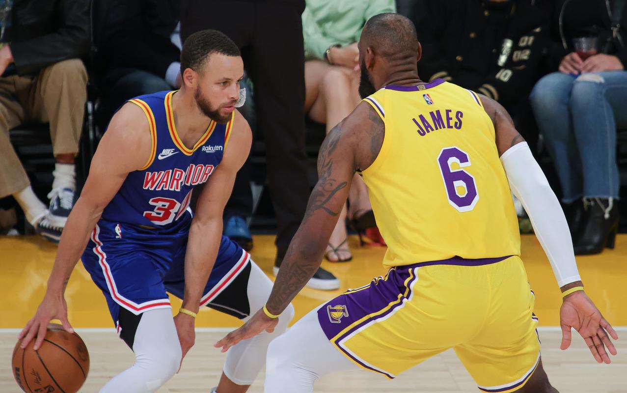 佳依解说湖人vs勇士，湖人与勇士比赛视频？